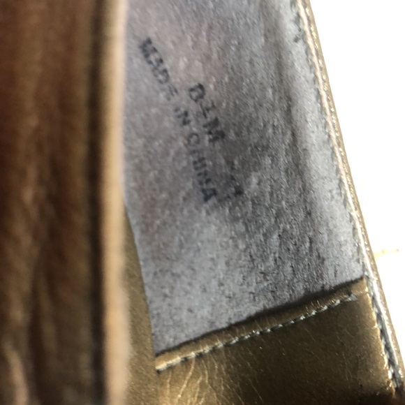 J. Renee’ Cobble heel shoe Color: Pewter. Size 8 1/2 M - Picture 7 of 9